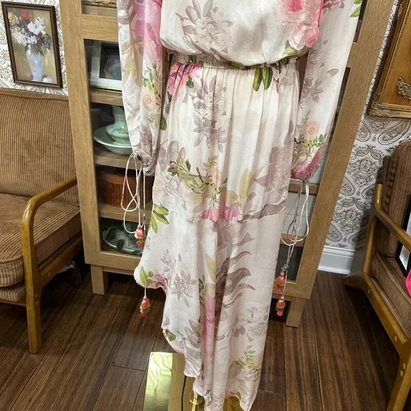 Rococo Sand 100% silk Floral Pink and Cream Dress size Large $686 BNWT